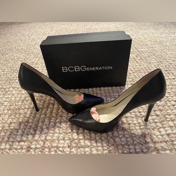 BCBG Treasure black pointed toe pumps - Picture 14 of 14